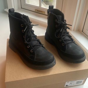 UGG Kids Unisex “Robley”Waterproof boots size 5 in EUC